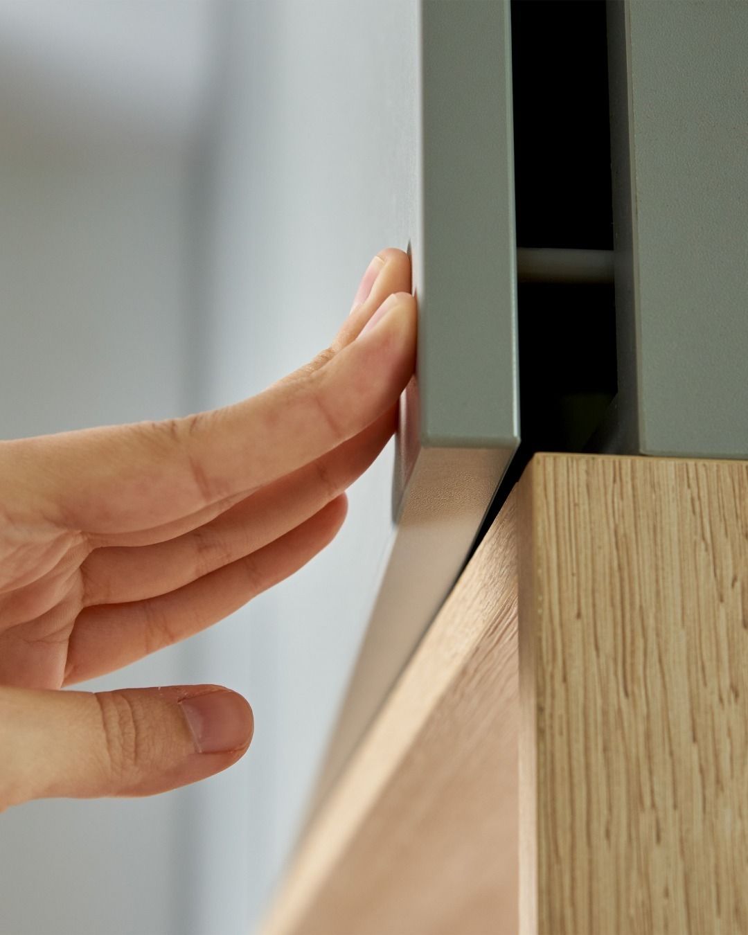 Catch Push to Open Door Mechanism Magnetic Per Set - Image 2